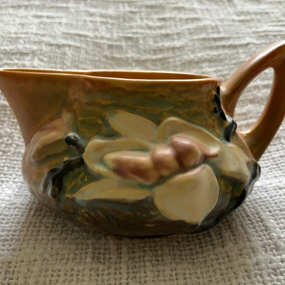 Vintage Roseville Pottery “Magnolia” Creamer
